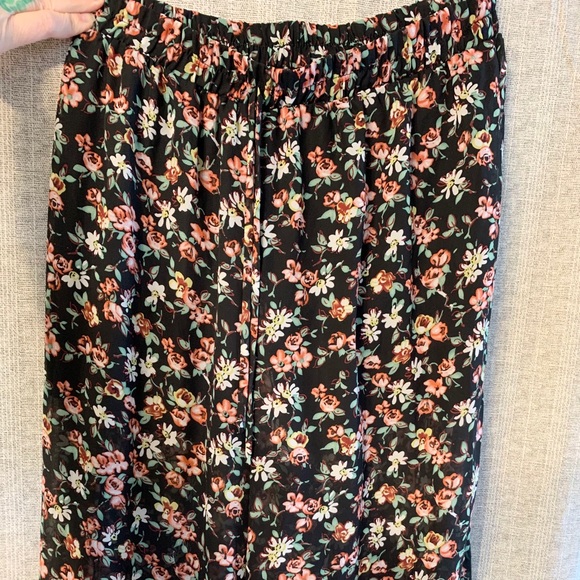 CHARLOTTE RUSSE Sheer Bottom Floral Pants - Picture 6 of 6